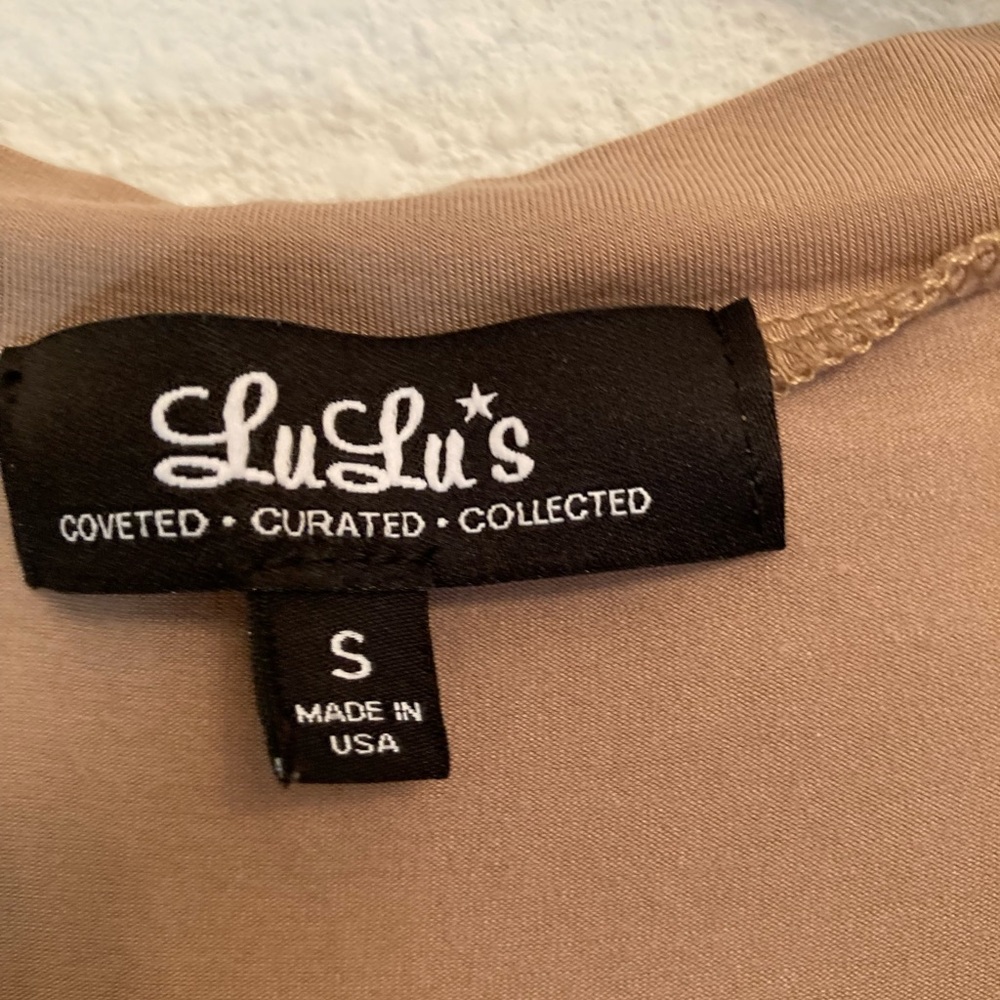 Lulu’s top - Picture 2 of 3